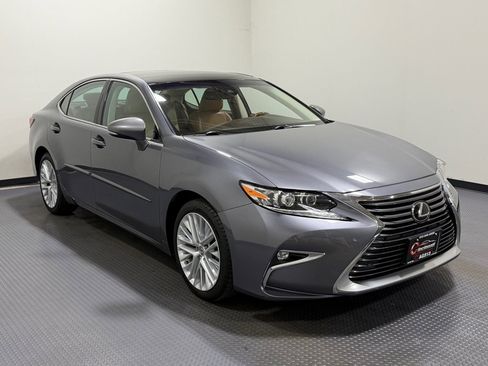 Used 2016 Lexus ES 350 w/ Luxury Package w/Wood Trim image 4