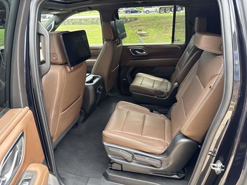 Used 2023 Chevrolet Suburban High Country w/ Premium Package AWD/4WD image 10