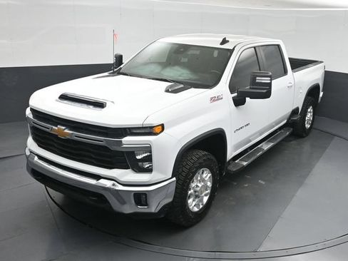 Used 2024 Chevrolet Silverado 2500 LT AWD/4WD image 40