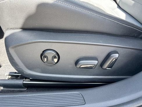 Used 2025 Volkswagen Jetta SE FWD image 12
