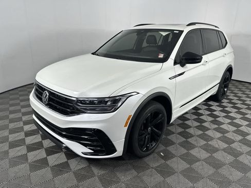 Used 2023 Volkswagen Tiguan SE R-Line AWD/4WD image 4