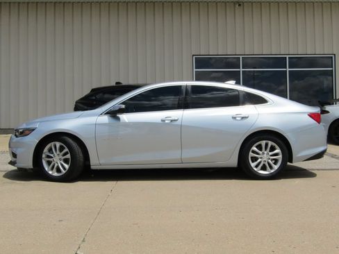 Used 2018 Chevrolet Malibu LT FWD image 11