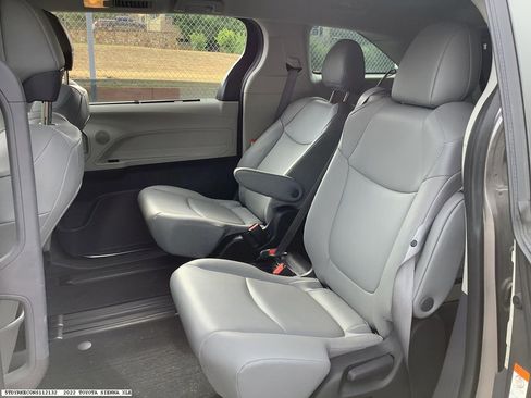 Used 2022 Toyota Sienna XLE FWD image 9