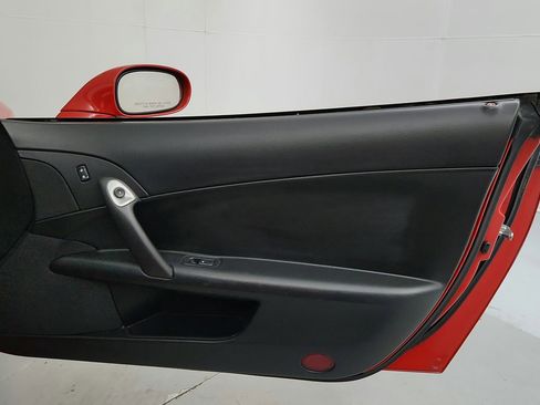 Used 2007 Chevrolet Corvette Coupe w/ Preferred Equipment Group RWD image 18