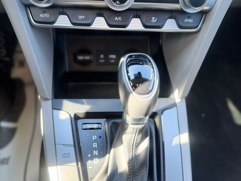 Used 2020 Hyundai Elantra SE image 12