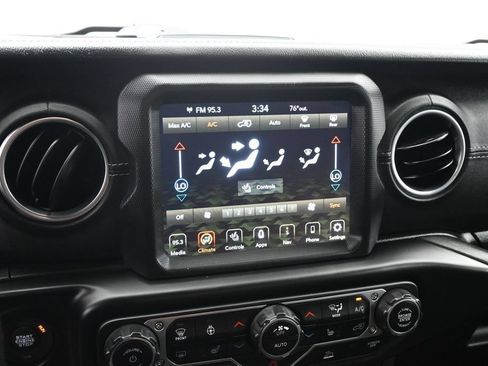 Used 2022 Jeep Wrangler Unlimited Sahara w/ Cold Weather Group AWD/4WD image 13