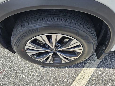 Used 2023 Nissan Rogue SV image 17