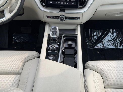 Certified 2026 Volvo XC60 B5 Ultra AWD/4WD image 15