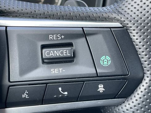 Used 2025 Mitsubishi Outlander SE image 23