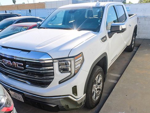 Used 2024 GMC Sierra 1500 SLT image 2