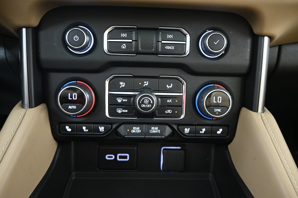 Used 2024 Chevrolet Tahoe Premier w/ Premium Package AWD/4WD image 31