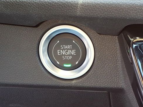 Used 2025 Chevrolet Traverse LT image 17