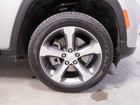 Used 2023 Jeep Grand Cherokee 4WD 4xe w/ Luxury Tech Group II image 11