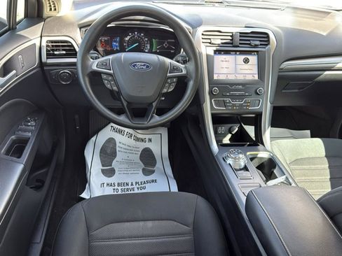 Used 2019 Ford Fusion SE FWD image 32