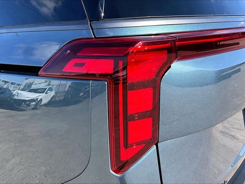 Certified 2025 Kia Carnival SX w/ SX Dark Edition Package image 27