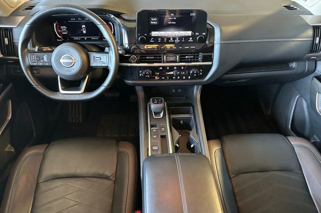 Used 2023 Nissan Pathfinder Platinum FWD image 12