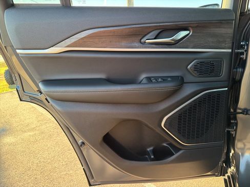 New 2026 Jeep Grand Cherokee Limited w/ Limited Altitude Package image 18