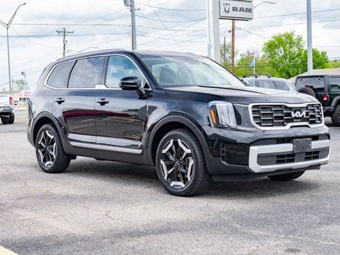 Used 2025 Kia Telluride S FWD image 7