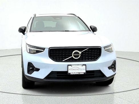 Used 2024 Volvo XC40 B5 Plus w/ Protection Package Premier AWD/4WD image 2