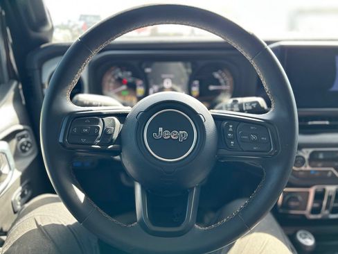Used 2024 Jeep Wrangler Unlimited AWD/4WD image 6