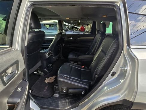 Used 2019 Toyota Highlander XLE FWD image 15