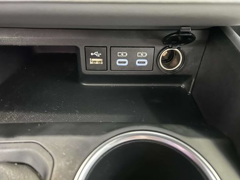 Used 2024 Toyota Highlander XLE FWD image 25