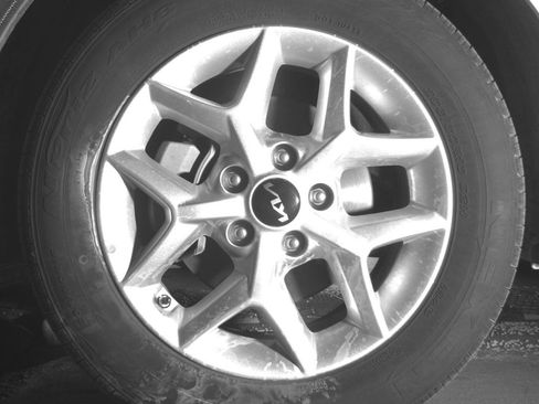 Used 2025 Kia Soul LX w/ LX Technology Package image 9