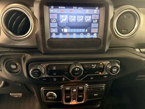 Used 2020 Jeep Wrangler Unlimited Sahara AWD/4WD image 26