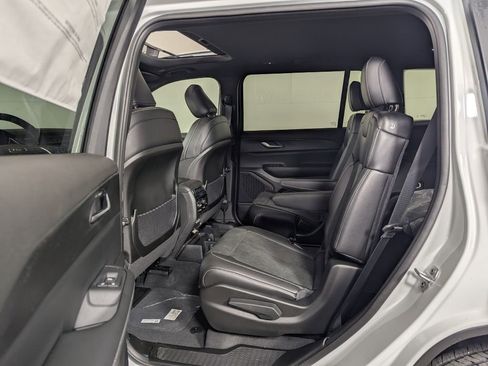 New 2025 Jeep Grand Cherokee L Altitude RWD image 28