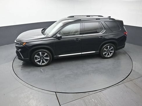 Used 2025 Honda Pilot Elite image 42