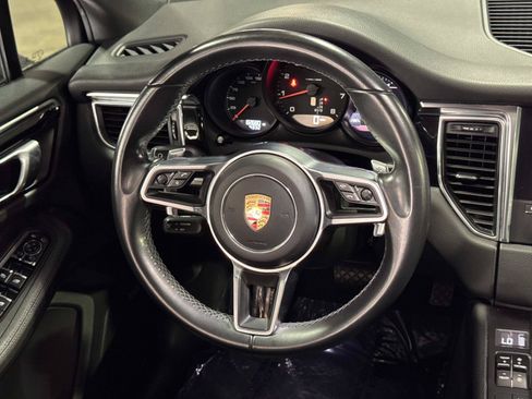 Used 2018 Porsche Macan AWD/4WD image 8