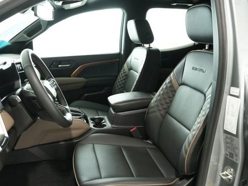 Used 2023 GMC Canyon Denali image 14