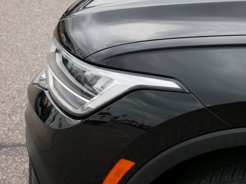 Used 2024 Volkswagen Tiguan SE w/ MDO Package, Two-Row AWD/4WD image 16