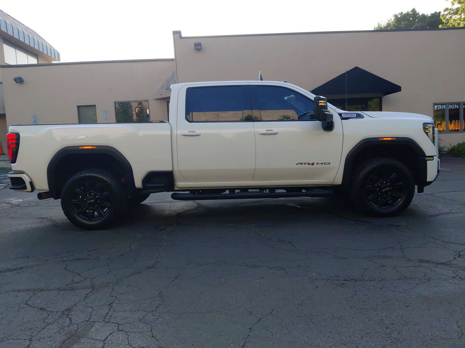 Used 2024 GMC Sierra 3500 AT4 w/ AT4 Preferred Package AWD/4WD image 37