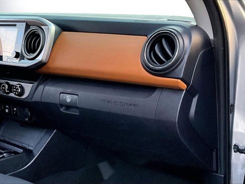 Used 2018 Toyota Tacoma SR5 image 18