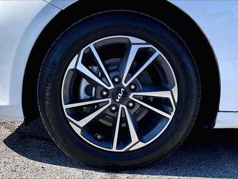 Used 2024 Kia Forte LXS image 8