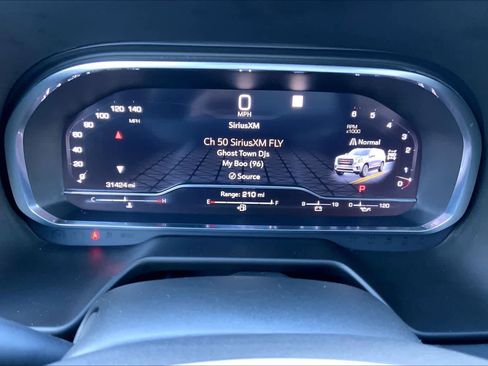 Used 2022 GMC Yukon SLT w/ SLT Premium Package image 24