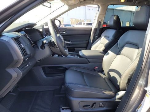 New 2026 Nissan Pathfinder SL image 5