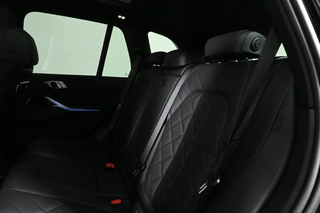 Used 2026 BMW X5 xDrive40i w/ M Sport Package AWD/4WD image 4