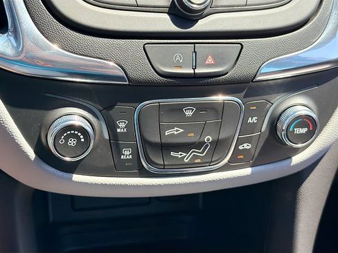 Used 2023 Chevrolet Equinox LS FWD image 15
