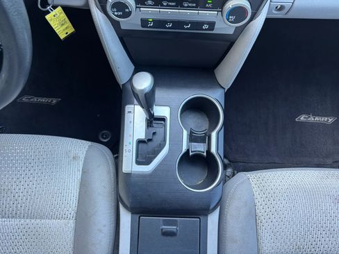 Used 2012 Toyota Camry LE FWD image 19