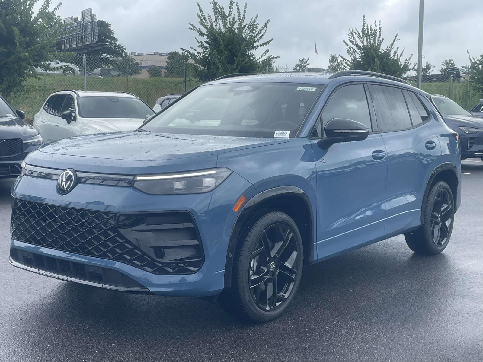 New 2026 Volkswagen Tiguan SE R-Line AWD/4WD image 3