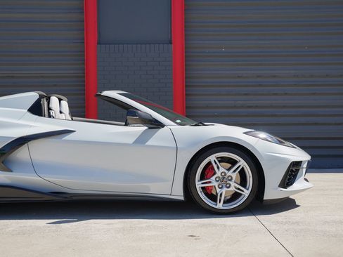 Used 2023 Chevrolet Corvette Stingray Preferred Conv w/ 2LT image 3