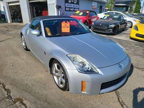 Used 2006 Nissan 350Z Enthusiast w/ (S02) Side Air Bags Pkg image 2