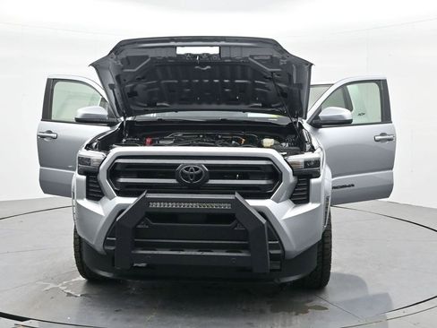 Used 2025 Toyota Tacoma SR5 AWD/4WD image 34