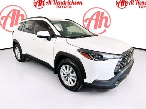 Used 2024 Toyota Corolla Cross LE image 1
