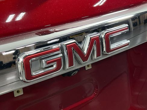 Used 2023 GMC Acadia SLT image 35