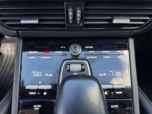 Used 2019 Porsche Cayenne Base image 19