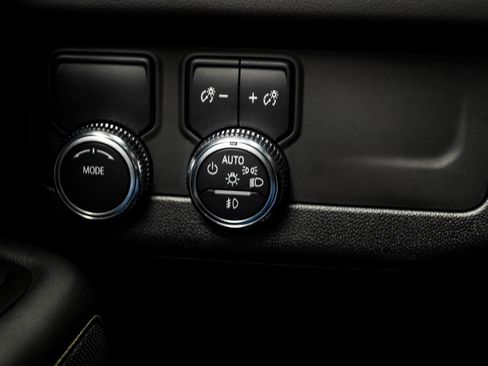 Used 2023 GMC Yukon SLT image 28