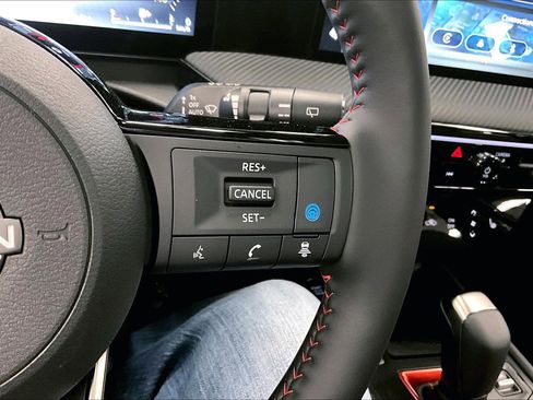 New 2025 Nissan Kicks SR w/ SR Premium Package FWD image 47